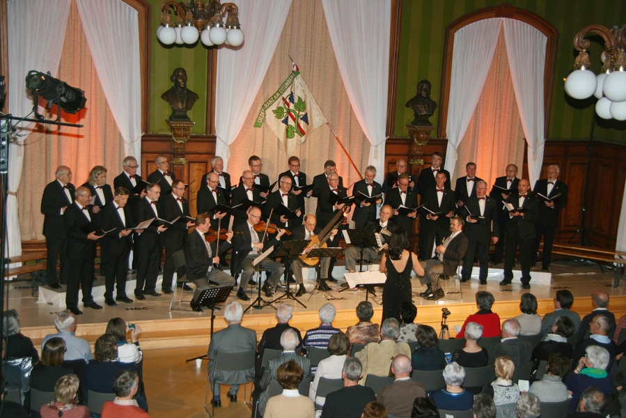 Liederkranz_mit_Symhonischen_Schrammelquintett_oben